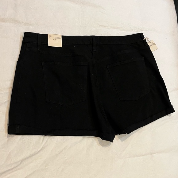 Universal Thread Plus Size Black High-Rise Midi Jean Shorts Size 20 - Picture 2 of 8